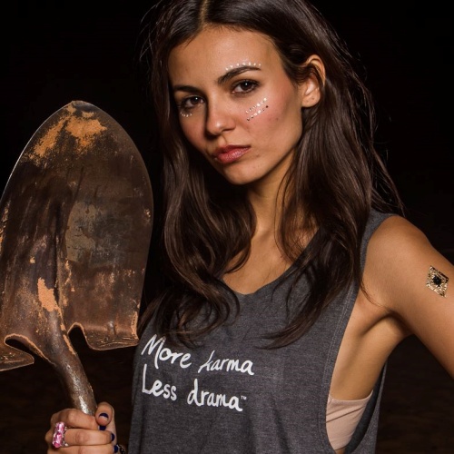 See Victoria Justice Get Her First-Ever Tattoo [PHOTOS]